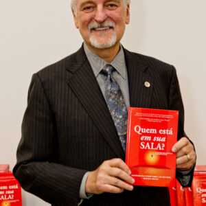 LIVRO – QUEM ESTÁ EM SUA SALA?